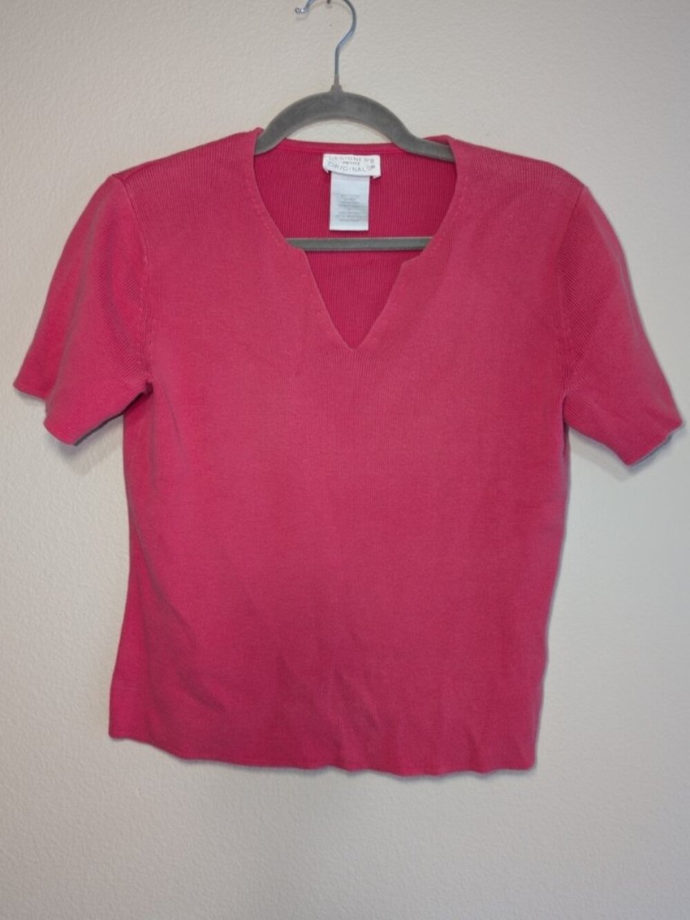 Designers Originals Pink Short Sleeve V-Notch Knit Top Women's Size Petite